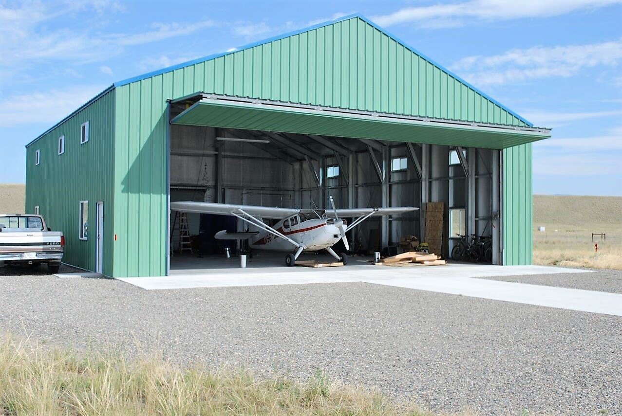 Airplane-Hanger Airplane-Hanger
